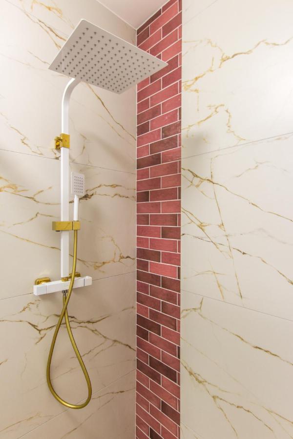 Golden Apartments/Sobd คาโตวีตเซ ภายนอก รูปภาพ